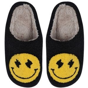 NWT Black and Yellow Smiley Face with Lightning Bolt Eyes Fuzzy Fleece S…
